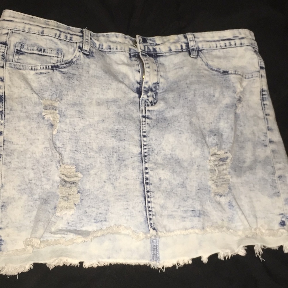 Light jean mini skirt